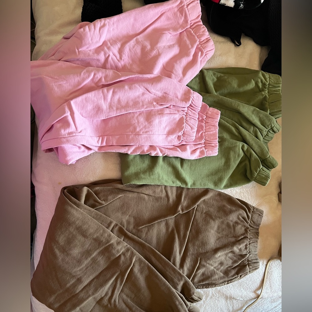 3 brandy Melville sweats Rosa pink, brown & green